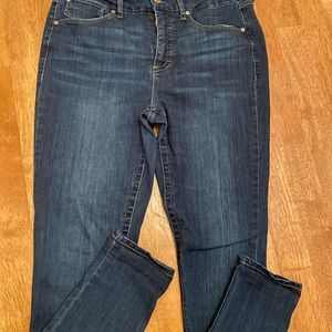 Seven7 medium wash denim jeans very nice size 12